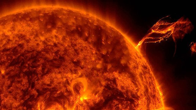De puissantes éruptions solaires ont-elles favorisé l'apparition de vie sur Terre ?