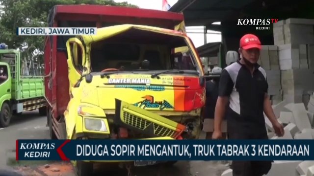 Sopir Mengantuk Truk Tabrak 3 Kendaraan Dan Toko Material