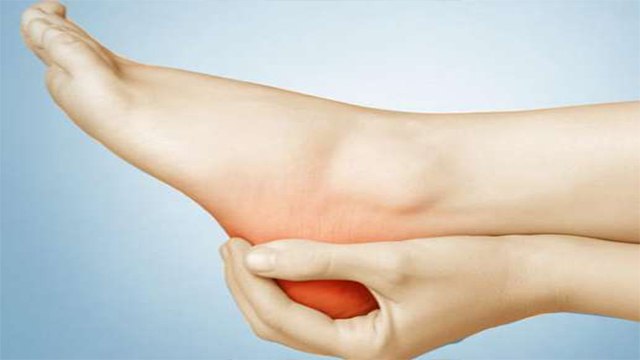 सुबह उठने पर एड़ी में दर्द क्यों होता है, ऐसे एड़ी में दर्द हो तो क्या करें | Boldsky