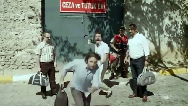 Çakallarla Dans 2 : Hastasıyız Dede Dublajlı Fragman (2)