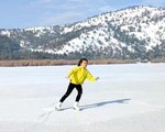 Son dakika haber: 6 yaşındaki Umay'dan buz tutan Eymir Gölü'nde paten şovu