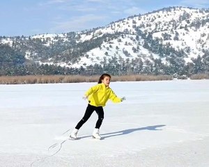 Son dakika haber: 6 yaşındaki Umay'dan buz tutan Eymir Gölü'nde paten şovu