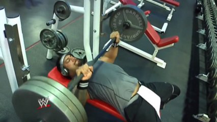 Das monströse Training des Catchers Roman Reigns