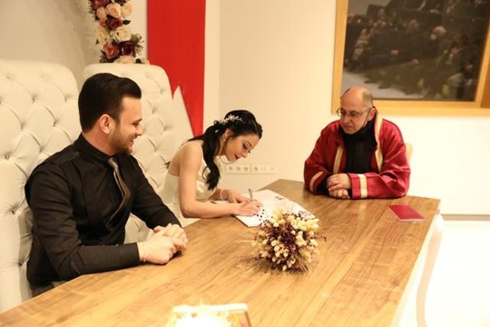 8 çift 02.02.2022 de nikah kıydırdı