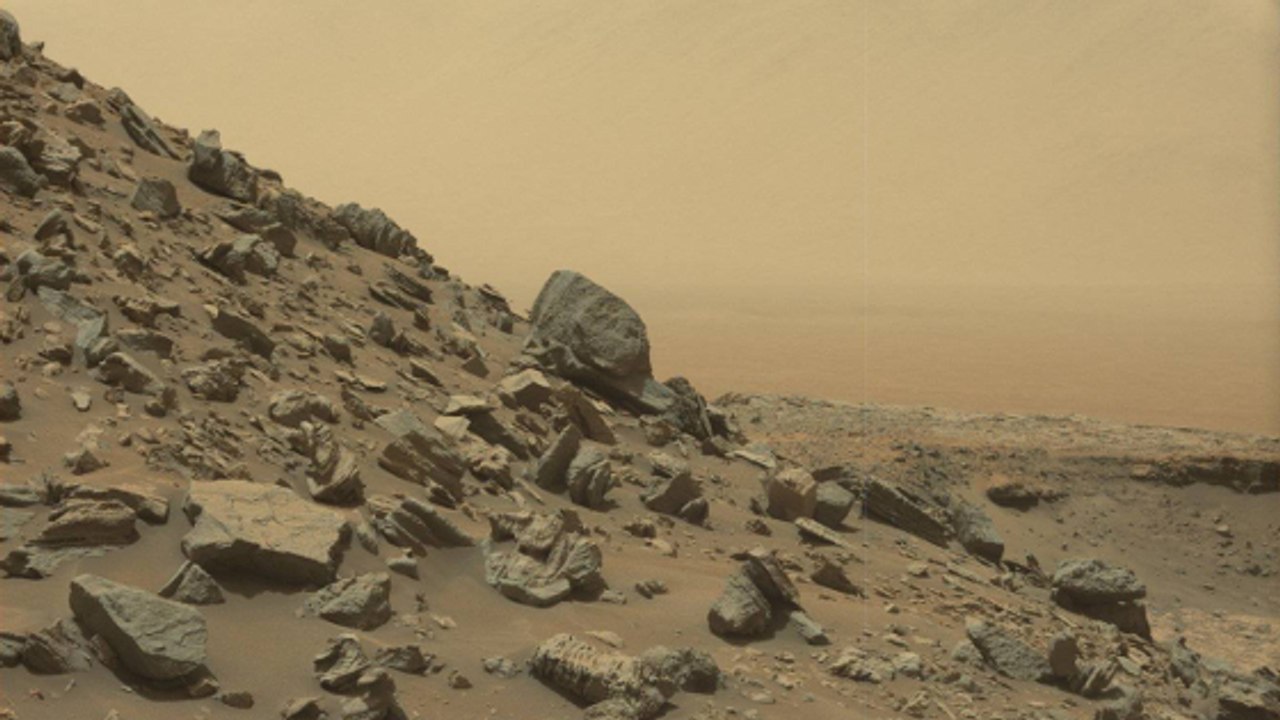Mars : Curiosity capture de spectaculaires images du paysage de la planète rouge