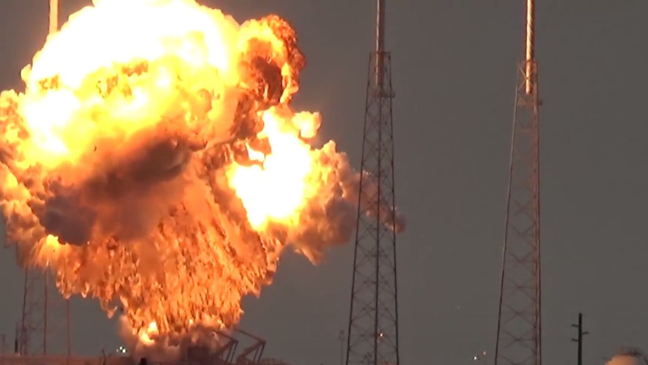Violente explosion de la fusée de Space X sur le site de la NASA