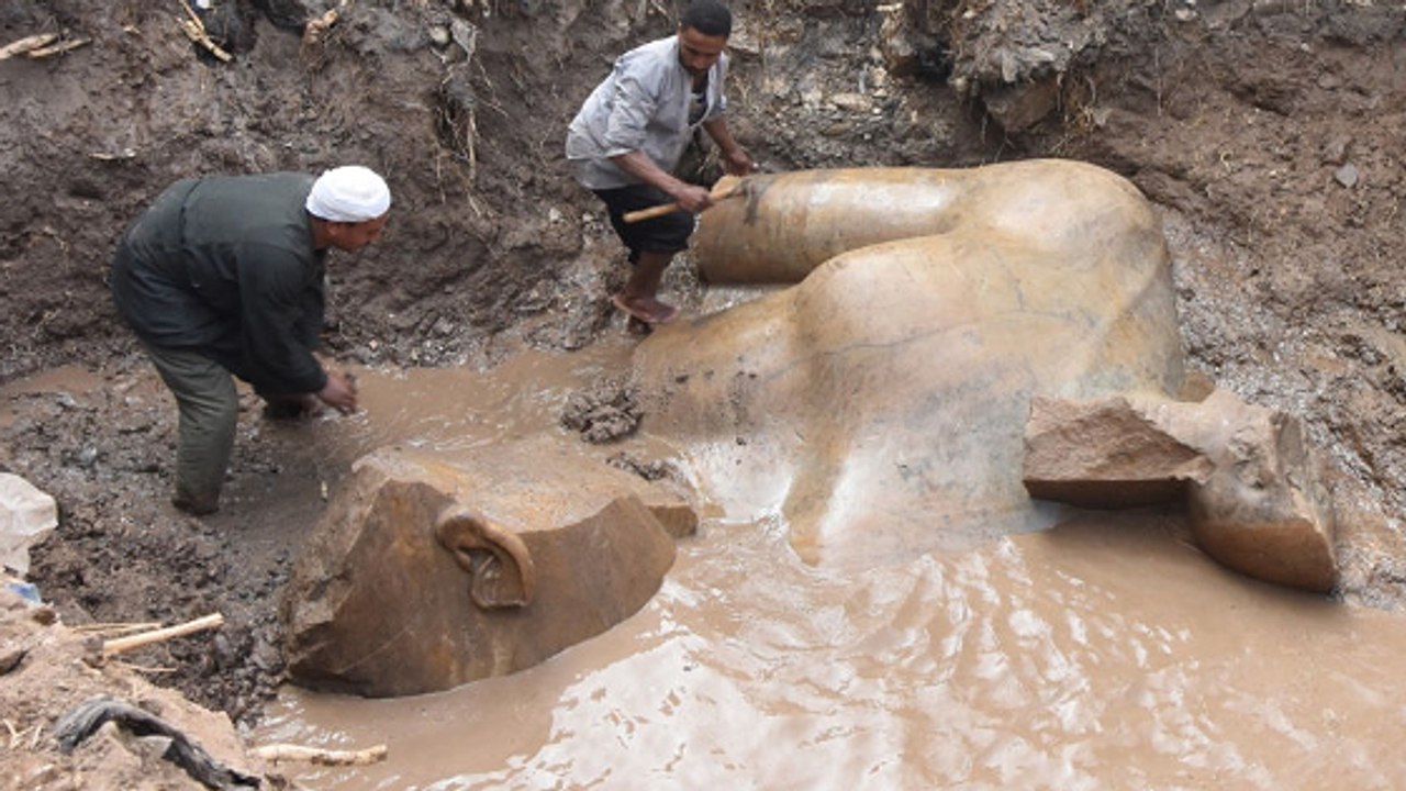 Deux statues pharaoniques découvertes près d'un temple en Egypte