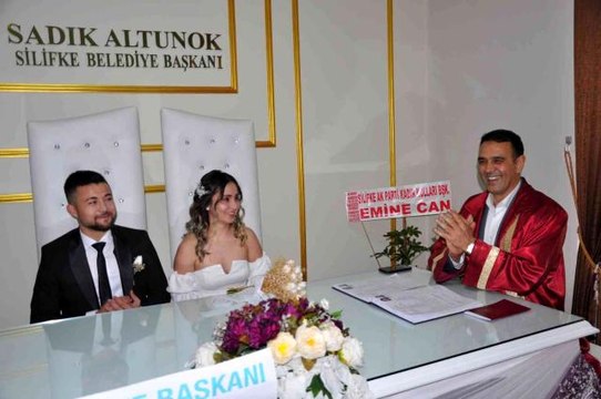Silifke'de 02.02.2022'de saat 2'de 22 çift nikah kıydırdı