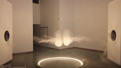 Un artiste met en scène une collision de nuages