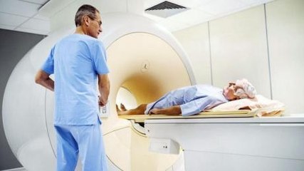 IRM de la prostate : définition, comment se passe un examen, et y a-t-il des risques ?