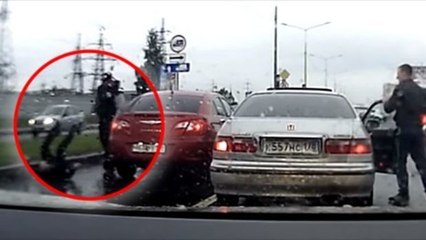 Dieser Road Rager greift die falsche Person an, nämlich einen Kampfsport-Experten…