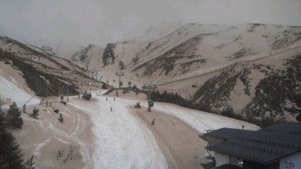 Du sable du Sahara tombe sur la neige des Pyrénées