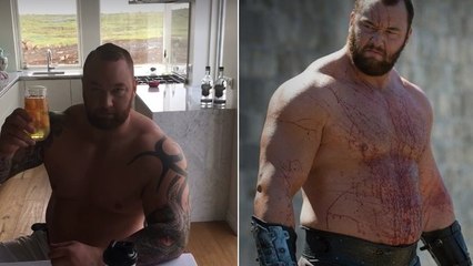 Hafthor Bjornsson probiert eine Technik von Rocky aus