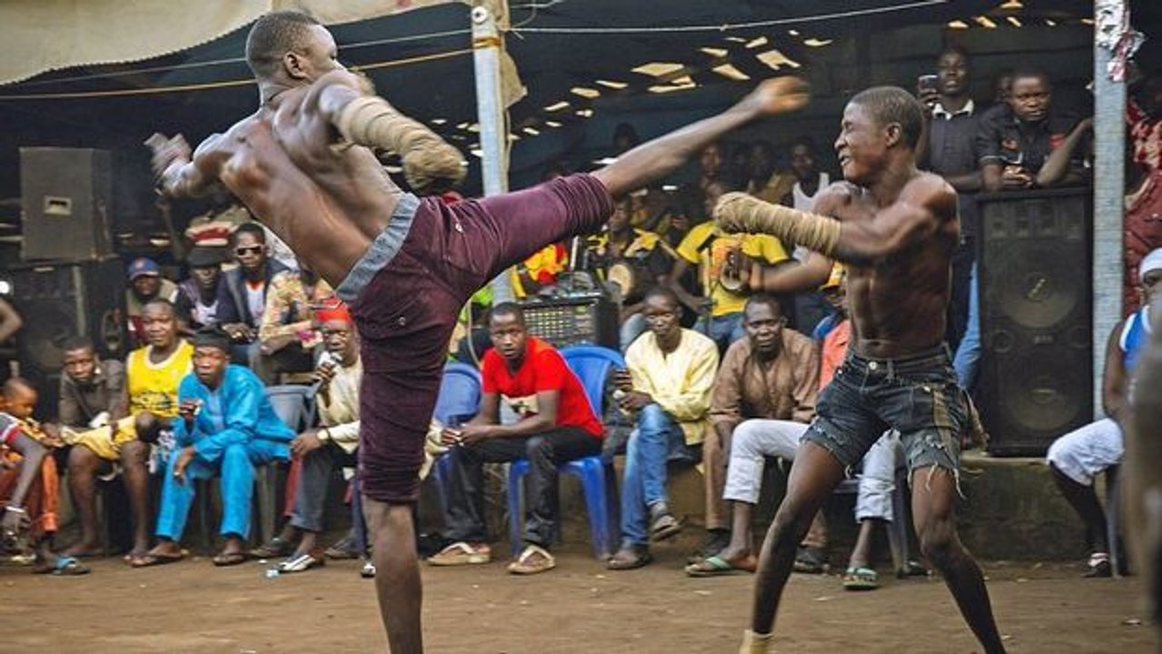 Das ist Dambe, eine ultra brutale Kampfsportart aus Afrika, die der MMA ähnelt
