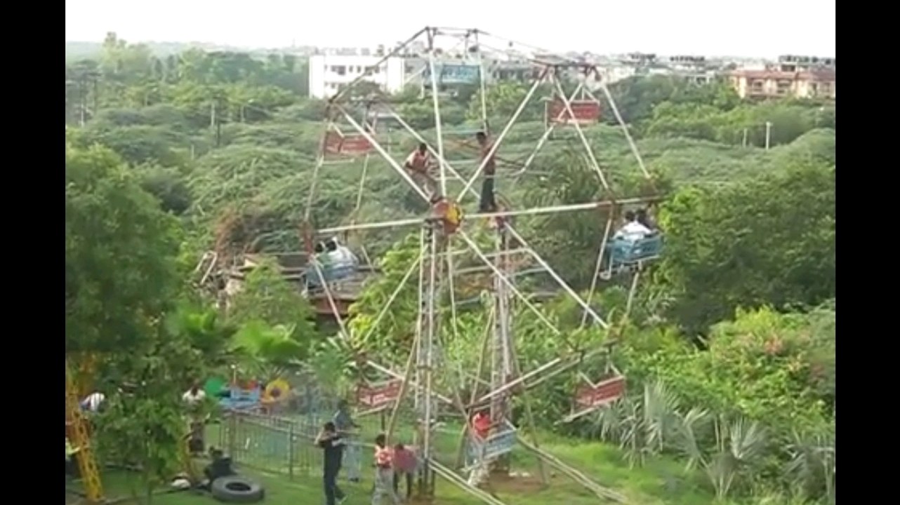 Indien: Würden Sie sich trauen, in dieses Riesenrad zu steigen?