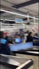 Une automobiliste termine dans les caisses d'un magasin Action au Mans !