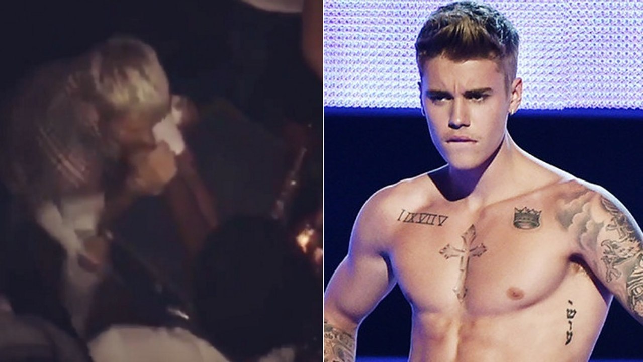 Justin Bieber wird beim Armdrücken von Joel Embiid besiegt