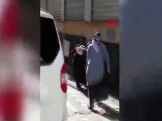 "Her şey beklenir" Sokak hayvanlarına 'çamaşır suyu veriyor' kavgası!
