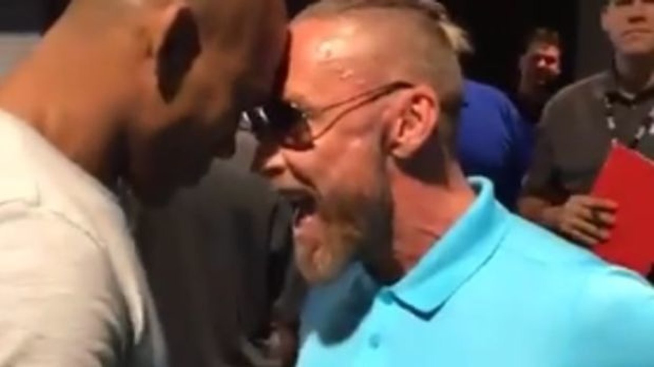 Conor McGregor-Fan imitiert den Kämpfer und provoziert Jacare Souza