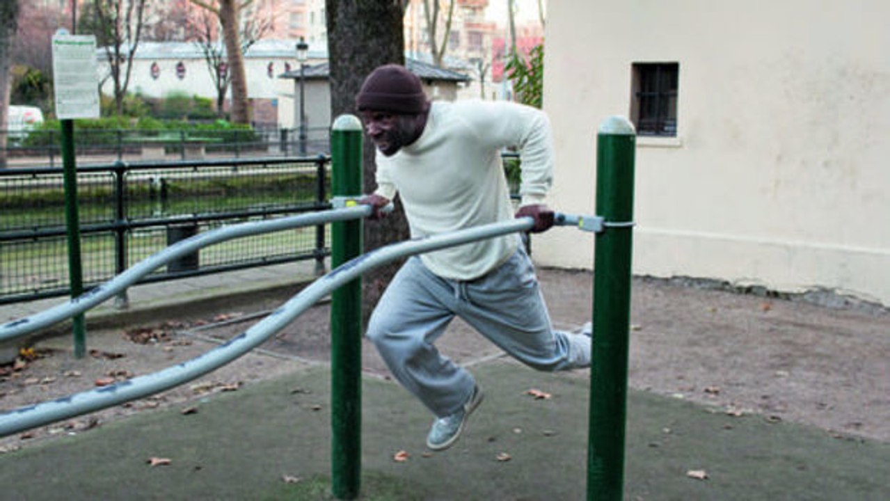 Diese Männer haben die perfekte Technik gefunden, um ohne Trainingsraum zu trainieren