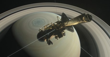 Après 13 ans d'exploration, la sonde spatiale Cassini va réaliser son plongeon final vers Saturne