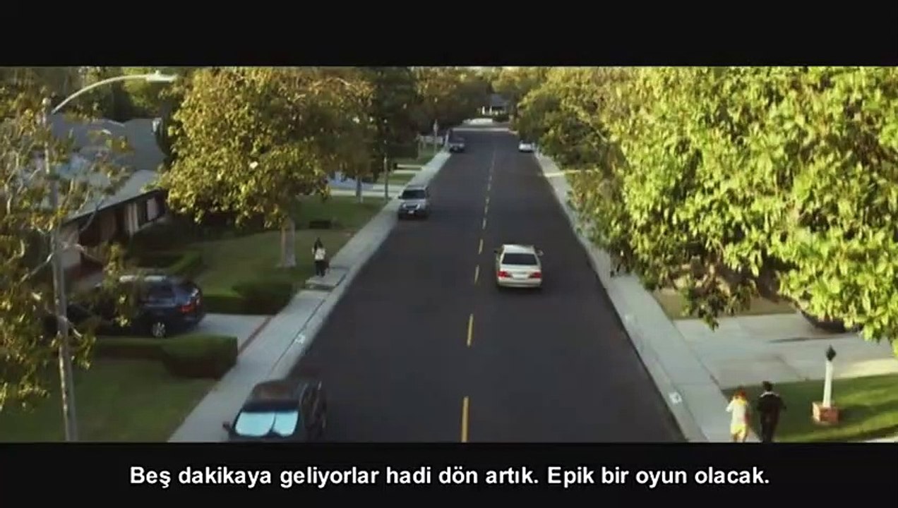 Karanlıktan Gelen Altyazılı Fragman