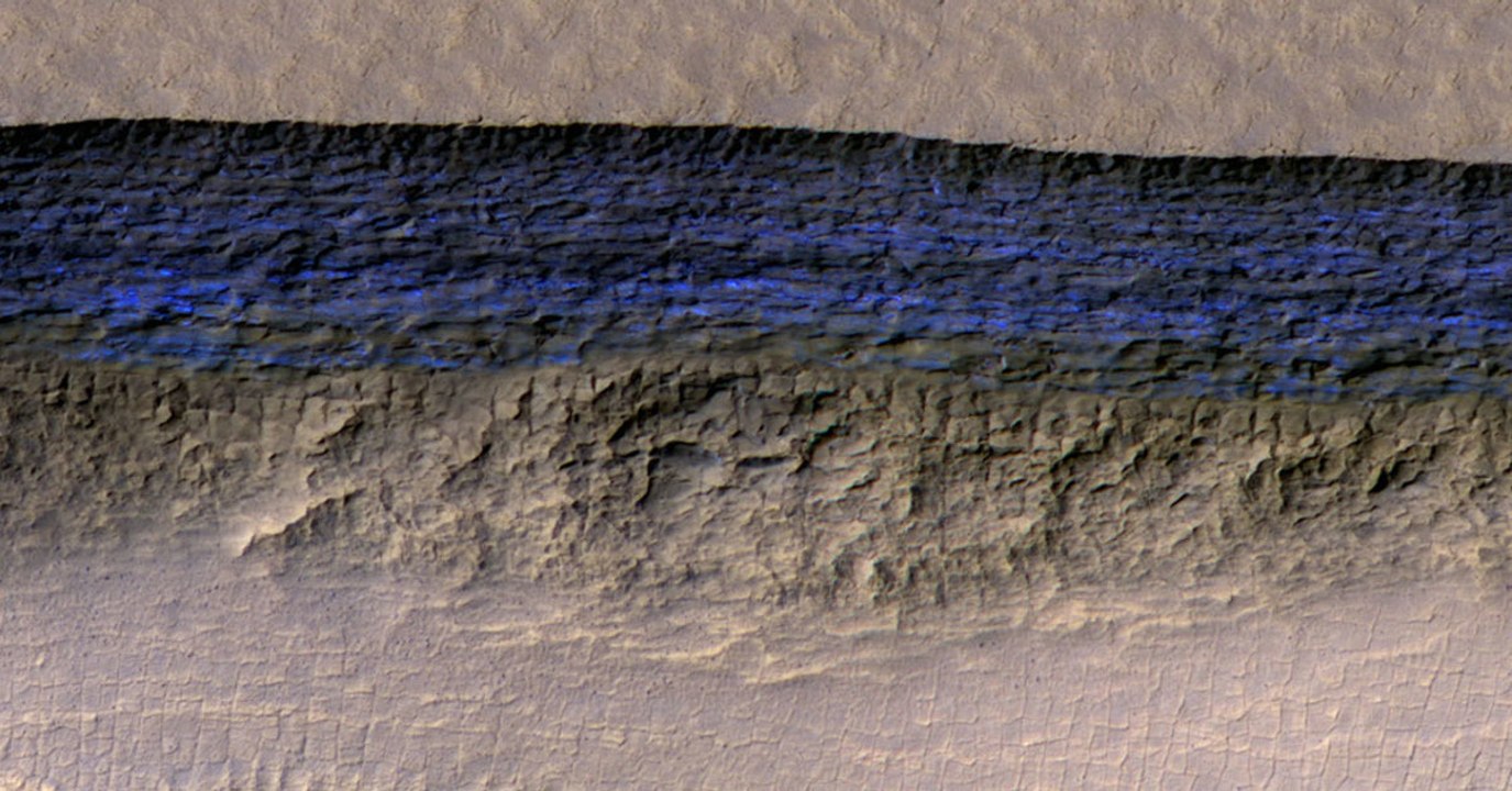Mars : de grandes quantités de glace découvertes près de la surface de la planète rouge