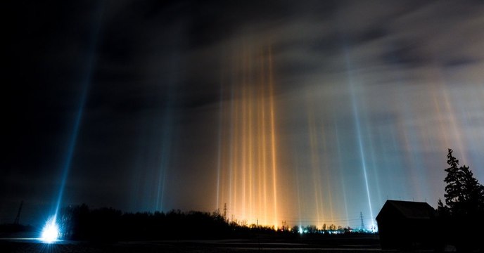 Des piliers de lumière , ces majestueuses colonnes lumineuses qui ont envahi le ciel canadien