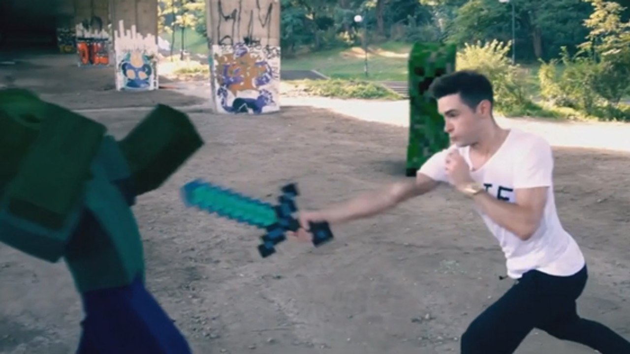 Minecraft : il affronte les pires ennemis du jeu dans la vraie vie