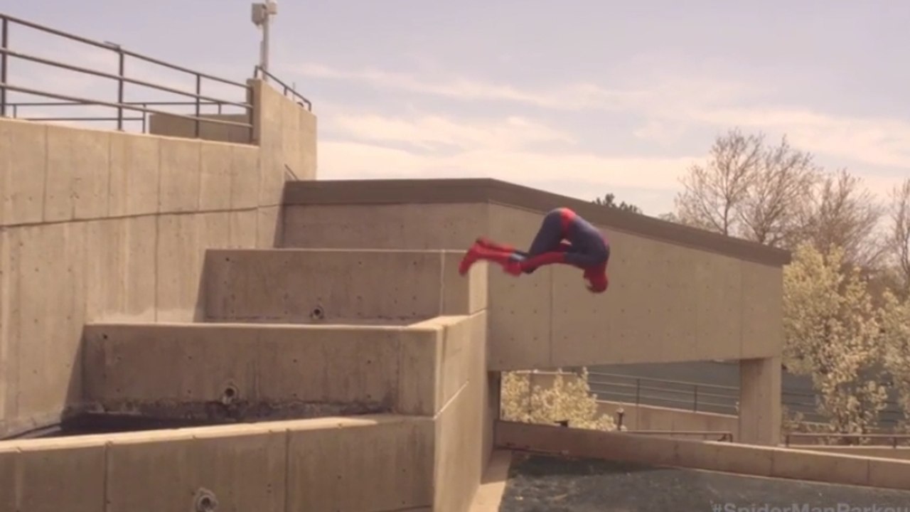 Spiderman: der absolut verrückte freerun-parkours, der die superhelden zum leben erweckt