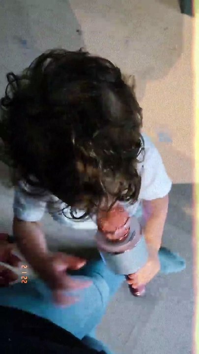 Isaiah chante en français et en anglais