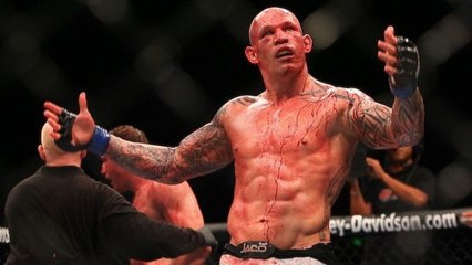 Kann ein ehemaliger UFC-Kämpfer die Schläge "normaler" Menschen aushalten?
