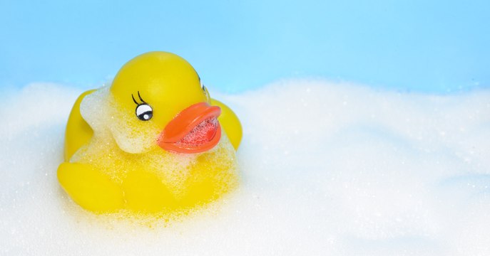 Les canards en plastique pour le bain sont de véritables nids à bactéries et à champignons