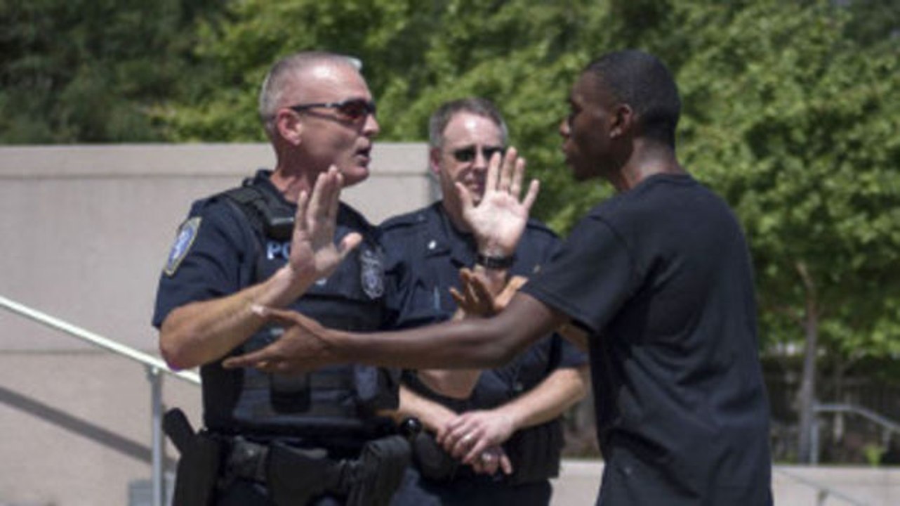 Ihr werdet nicht glauben, warum dieser Mann von der Polizei festgehalten wurde