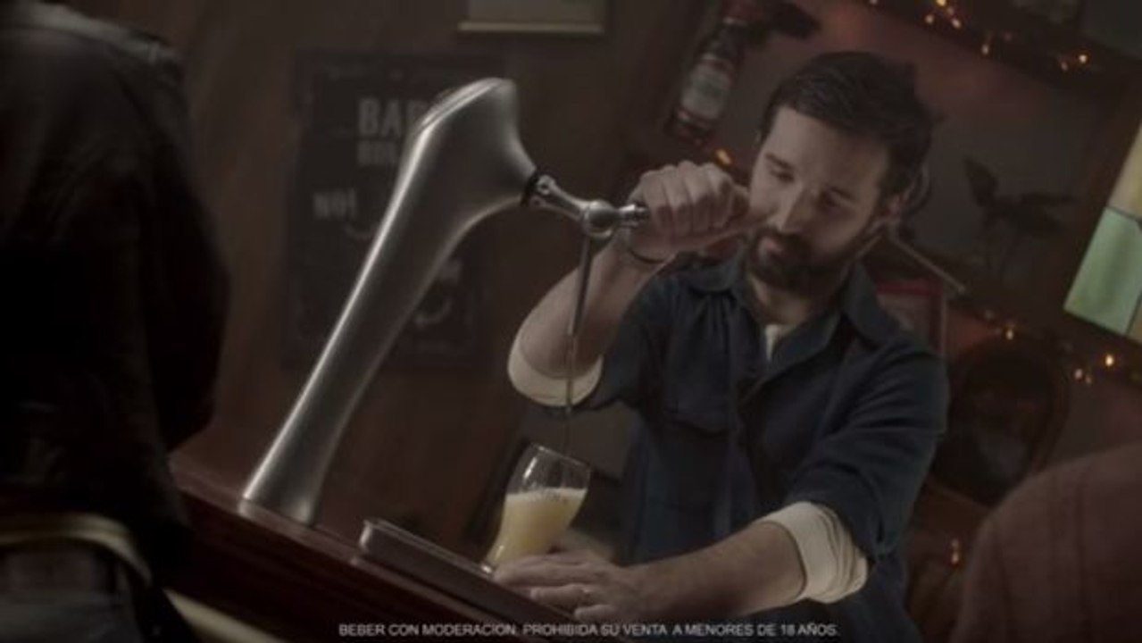 Diese Bar ist um 45° gebogen und serviert so das perfekte Bier