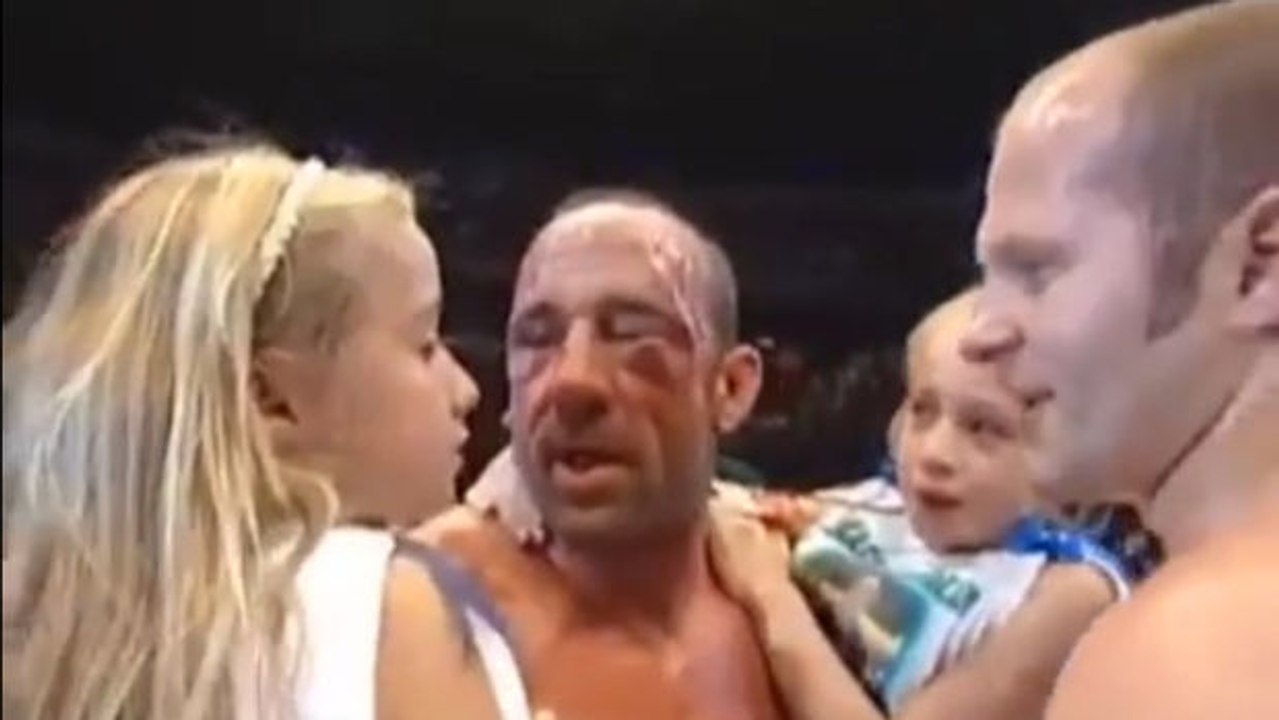 Fedor macht Mark Coleman fertig und trifft anschließend seine Töchter, um sich zu entschuldigen