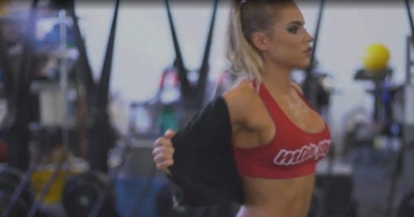 Das Training dieses jungen Fitgirls ist hypnotisierend