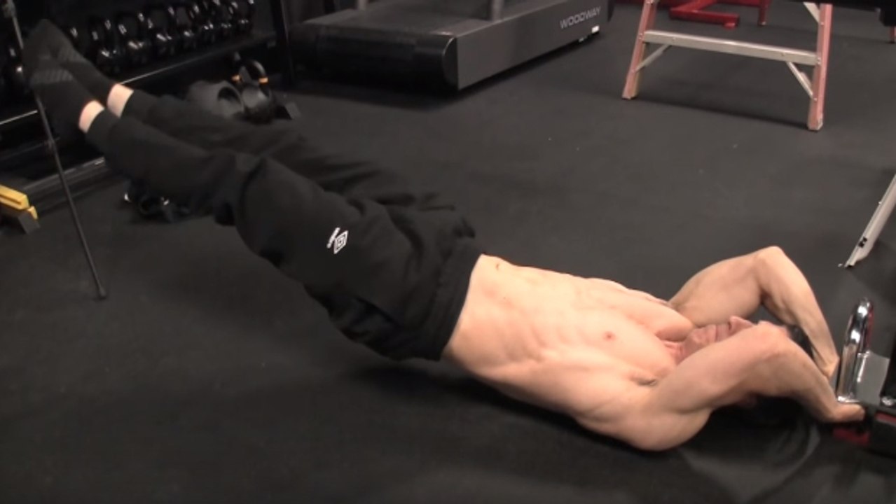 Wie man eine Dragon Flag macht, eine der schwierigsten, aber effizientesten Übungen für die Bauchmuskeln