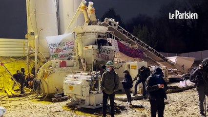 À Aubervilliers, des militants s'enchaînent au chantier du futur centre aquatique des JO 2024