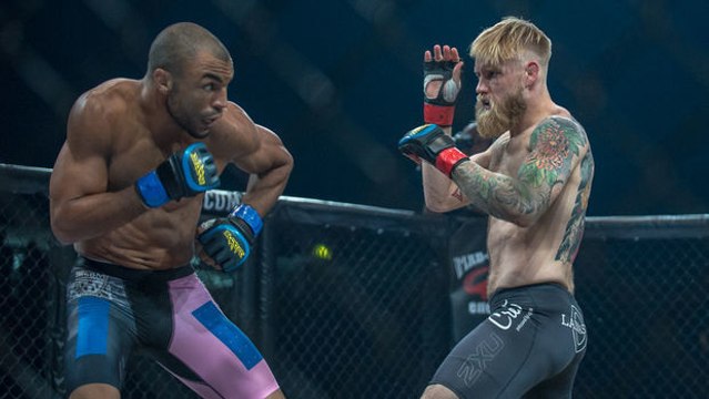 Karl Amoussou schlägt Juho Valamaa K. o.