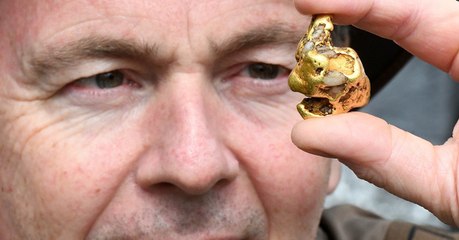 Un homme découvre la plus grosse pépite d'or trouvée au Royaume-Uni depuis cinq siècles