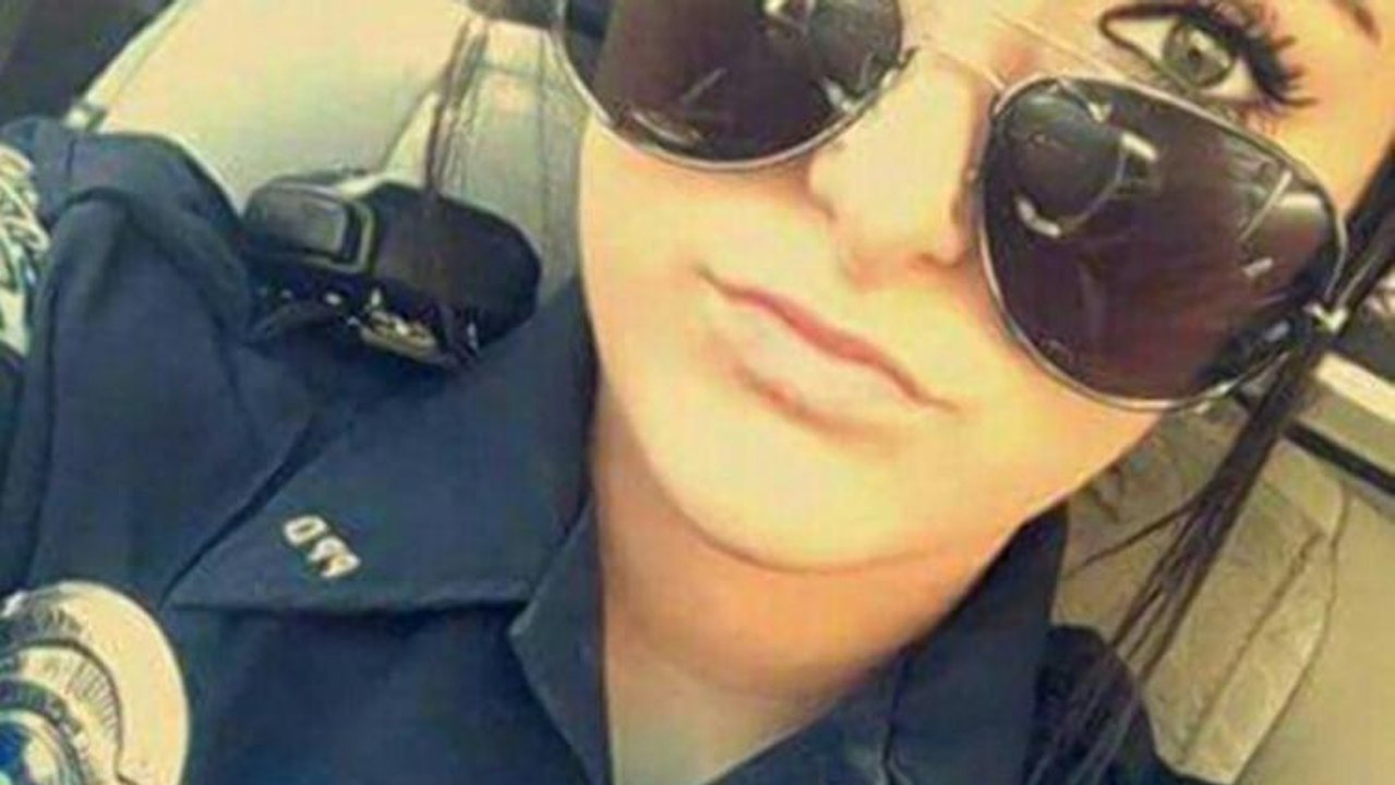 Melissa Adamson ist eine hübsche Polizistin. Doch dieses Selfie hat ihr Leben ruiniert!