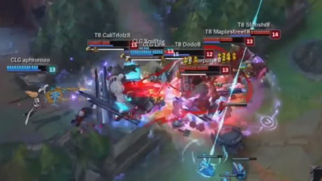 League of Legends : les CLG gagnent un teamfight en 4vs5 contre les T8