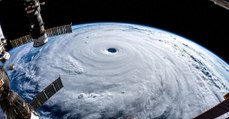 Les spectaculaires photos du super-typhon Trami capturées depuis l'espace