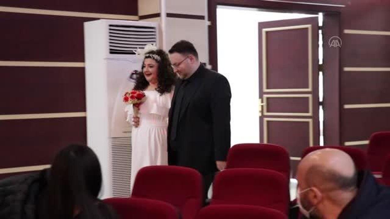 Bolu'da 25 çift "02.02.2022"de nikah kıydırdı