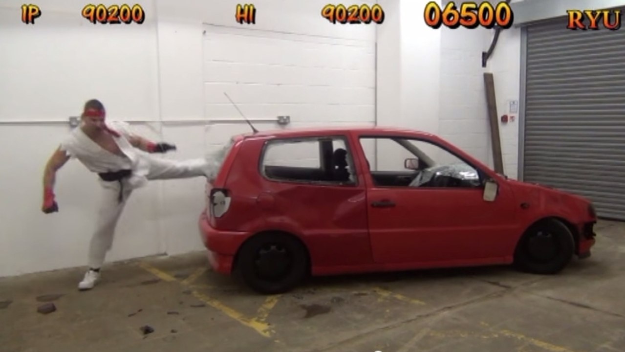 Street Fighter : il détruit une voiture comme dans le bonus stage des jeux