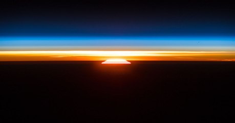 L'astronaute Alexander Gerst capture de magnifiques photos d'un lever de soleil depuis l'espace