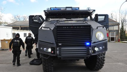Titus: Dieser gepanzerte LKW der französischen Polizei hat unglaubliche Fähigkeiten!