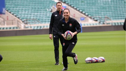 Voici - PHOTO Kate Middleton joue au rugby : les internautes subjugués par son talent caché