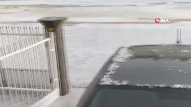 Manavgat'a yağan dolu ilçeyi beyaza bürüdü